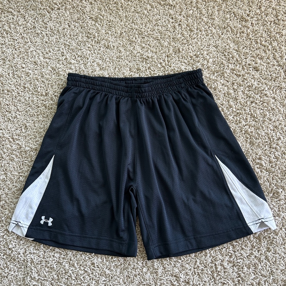 Under Armour Women’s Small Black and White Shorts